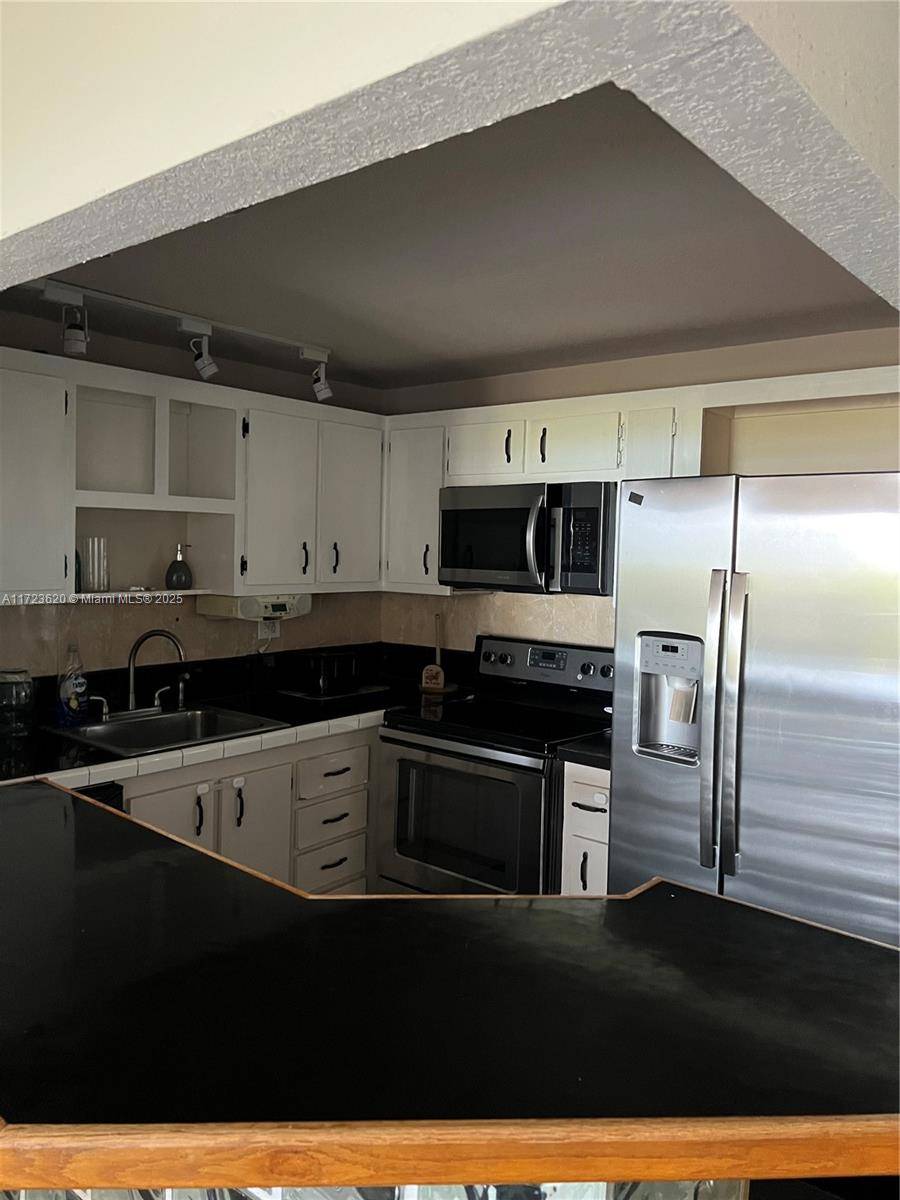 North Miami, FL 33161,1465 NE 123rd St #515