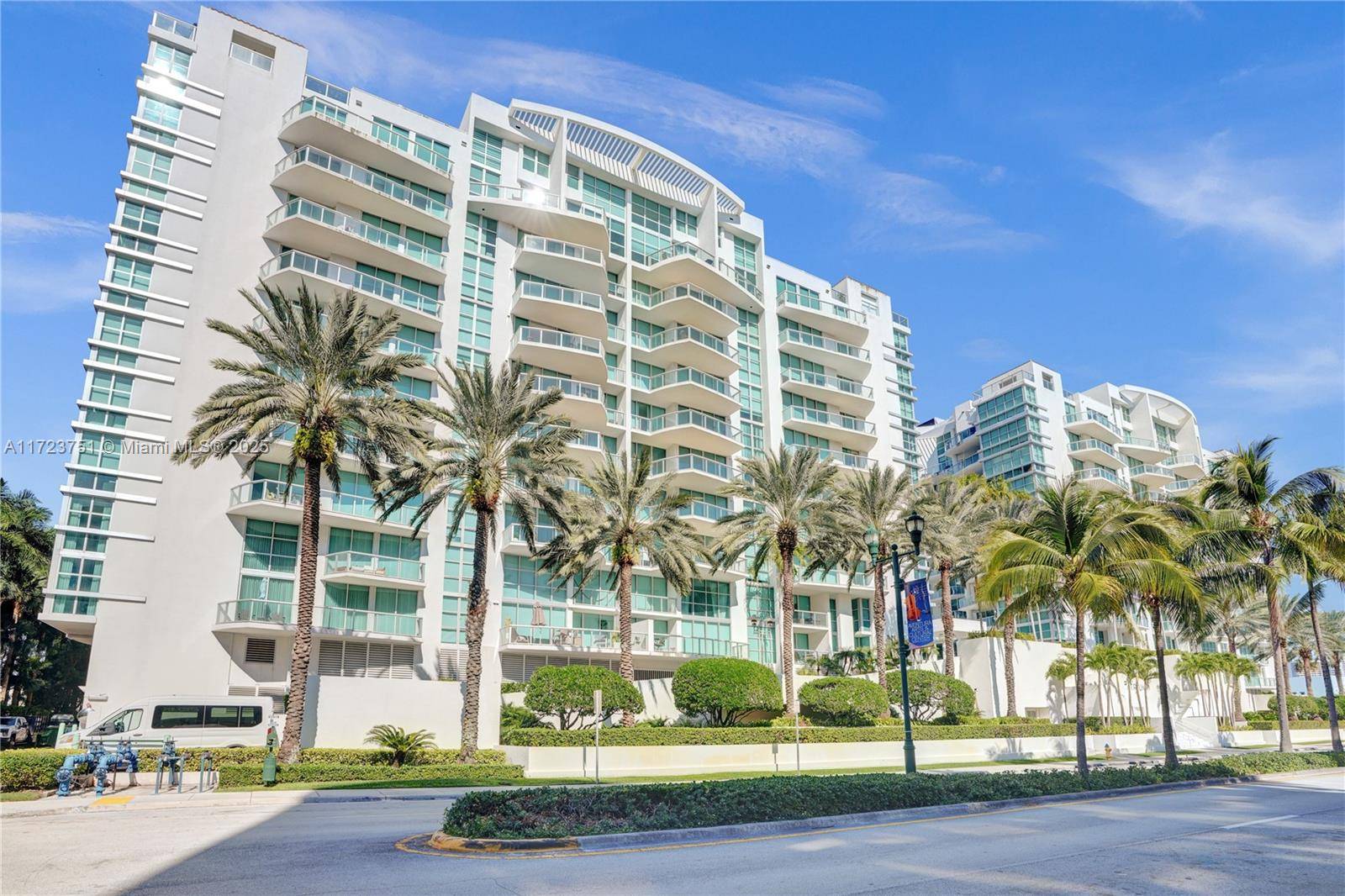 Aventura, FL 33180,3131 NE 188th St #2-803