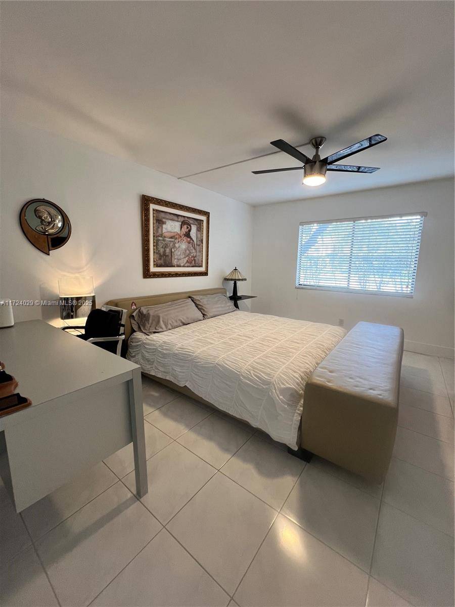 Weston, FL 33326,408 Lakeview Dr #102