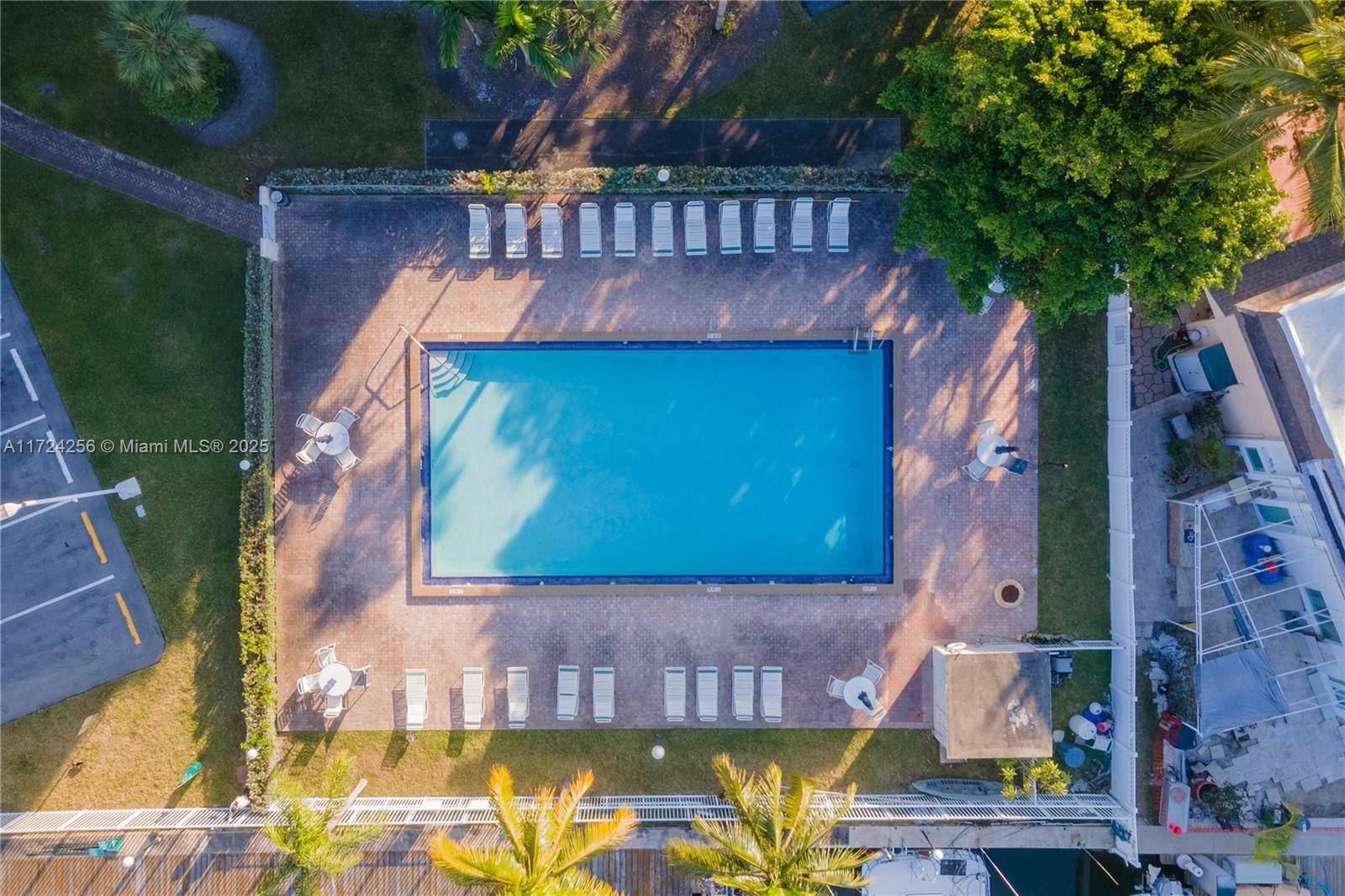 North Miami Beach, FL 33160,2821 NE 163rd #3i