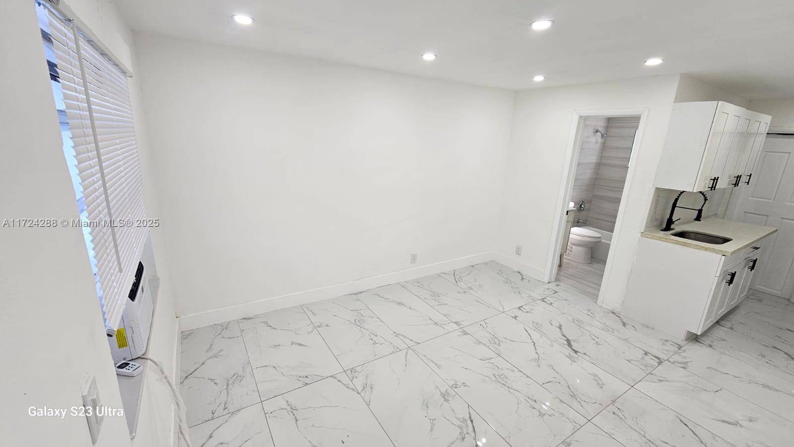Hollywood, FL 33023,5740 Mayo St #4