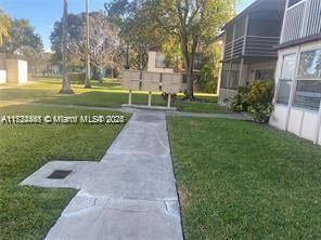 Margate, FL 33063,335 W Laurel Dr #1M