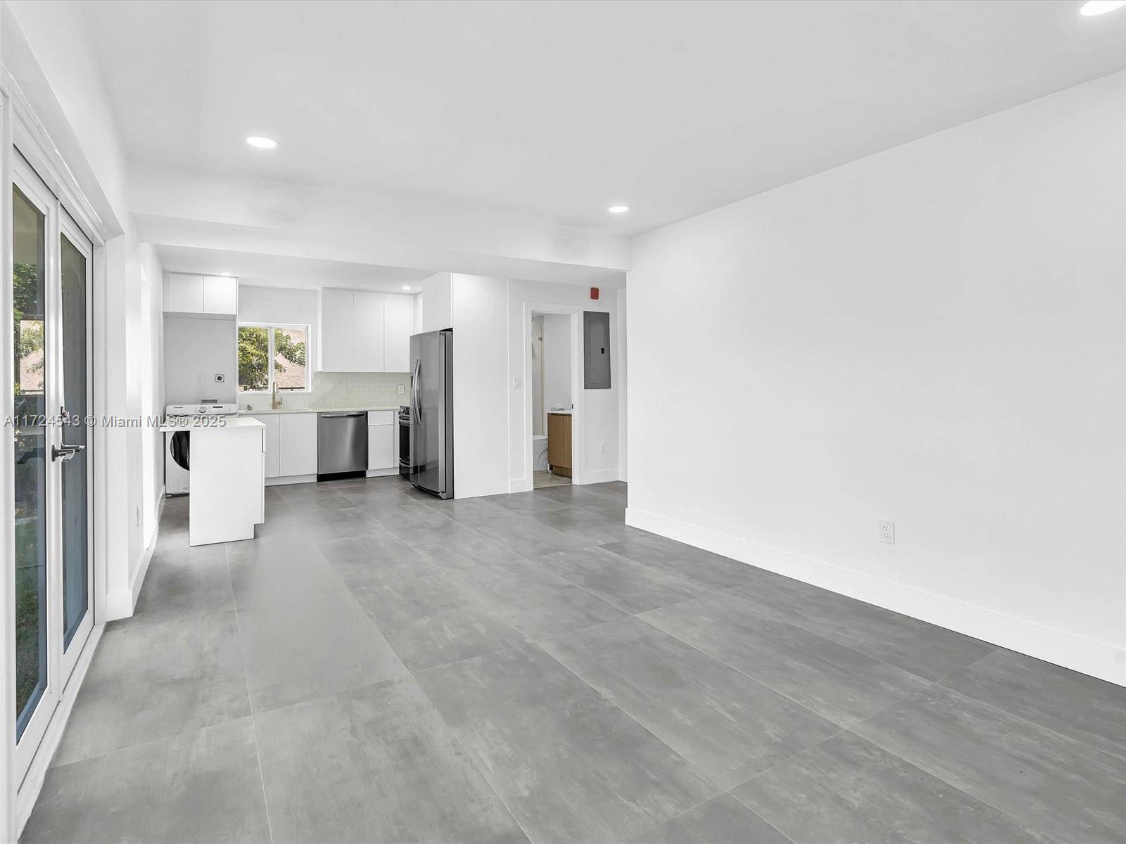 North Miami, FL 33181,11900 N Bayshore Dr #101