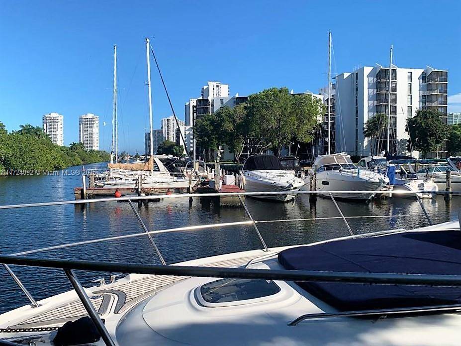 Aventura, FL 33180,3375 N Country Club Dr, Slip 2