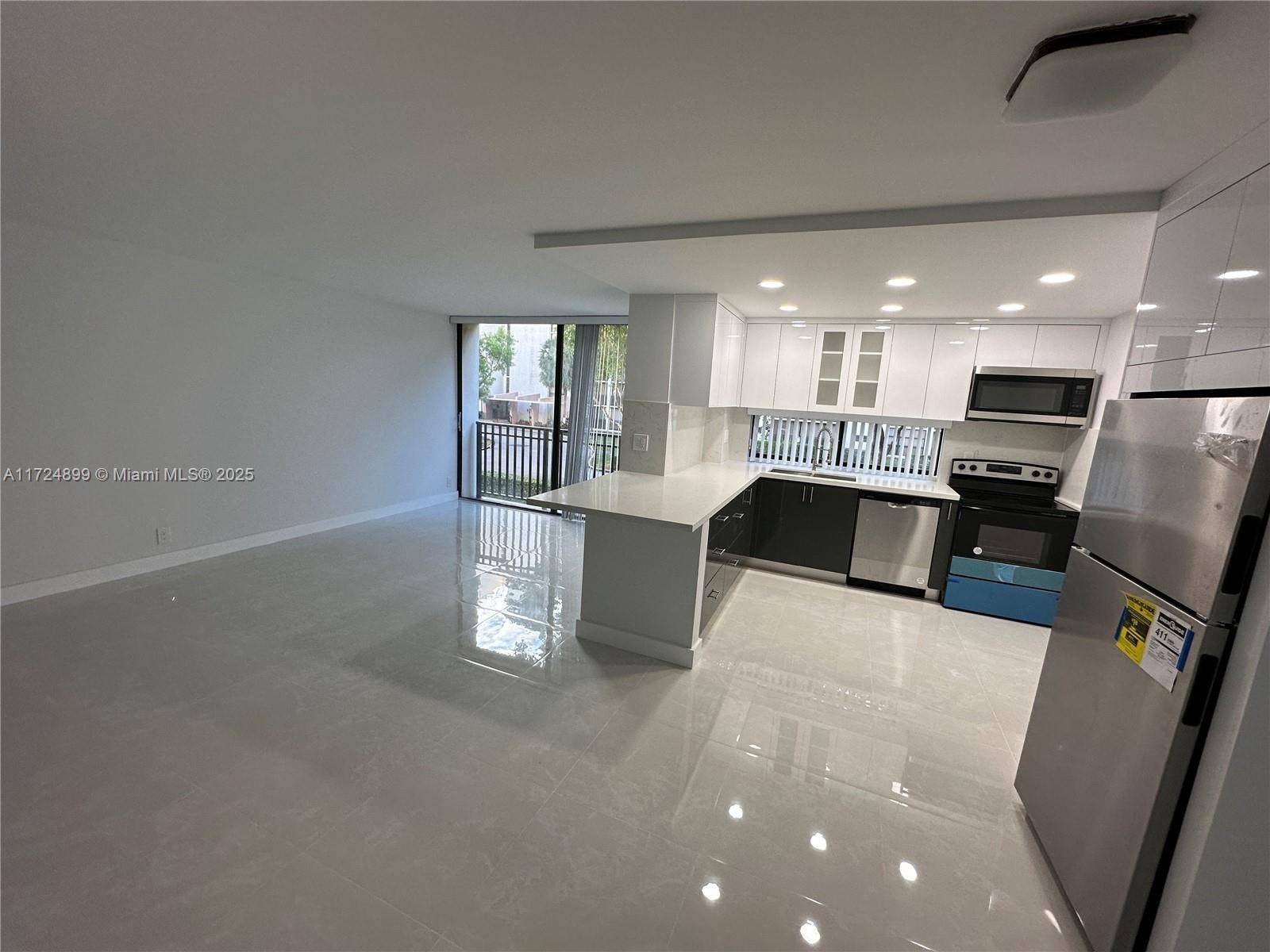 Sunny Isles Beach, FL 33160,16919 N Bay Rd #215