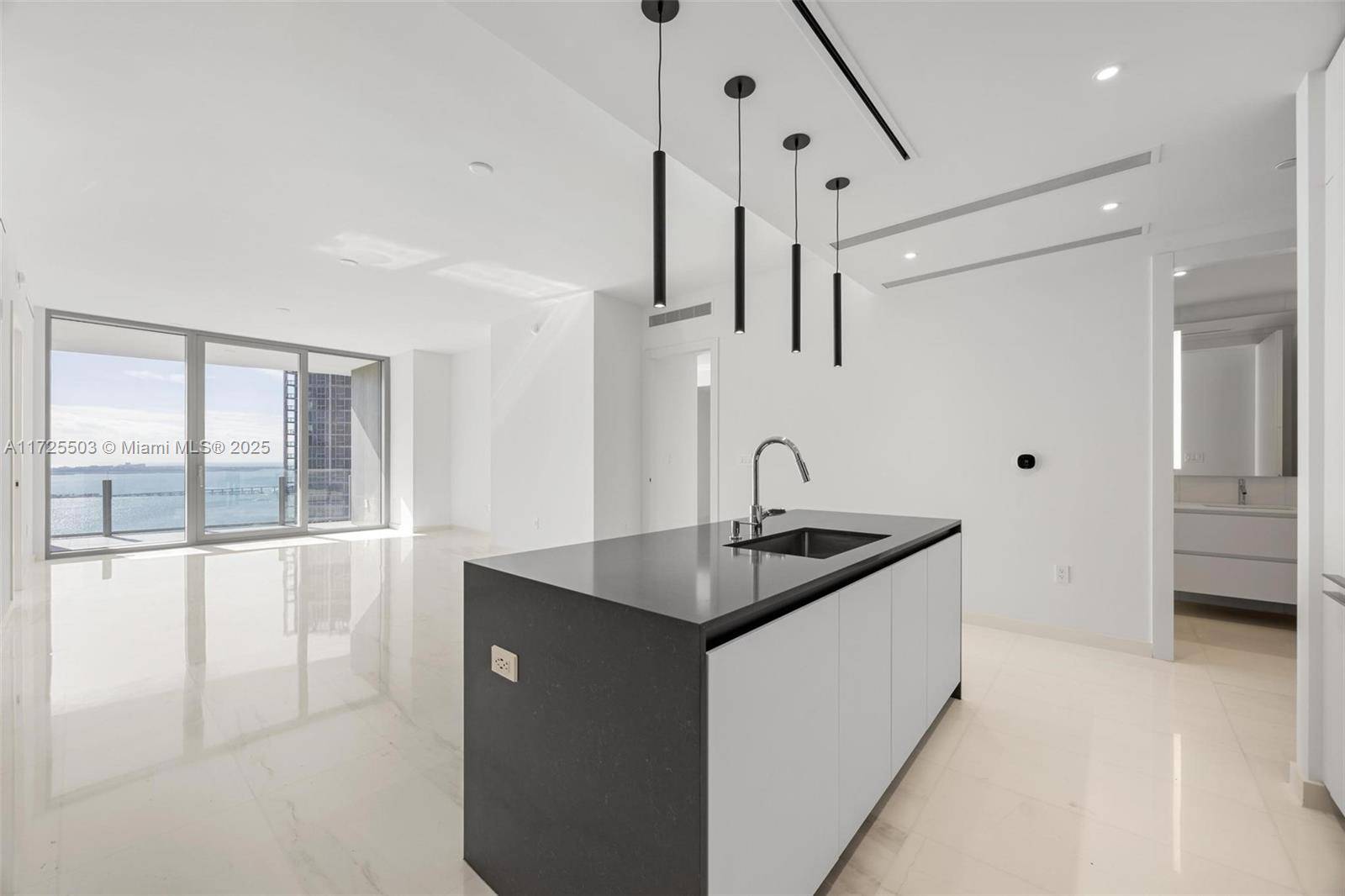 Miami, FL 33131,300 Biscayne Blvd Way #4405