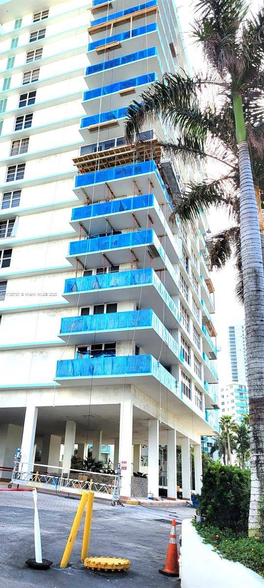 Hollywood, FL 33019,3725 S Ocean Dr #323