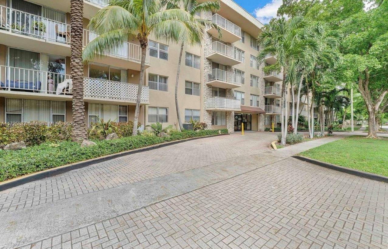 North Miami, FL 33181,1805 Sans Souci Blvd #429