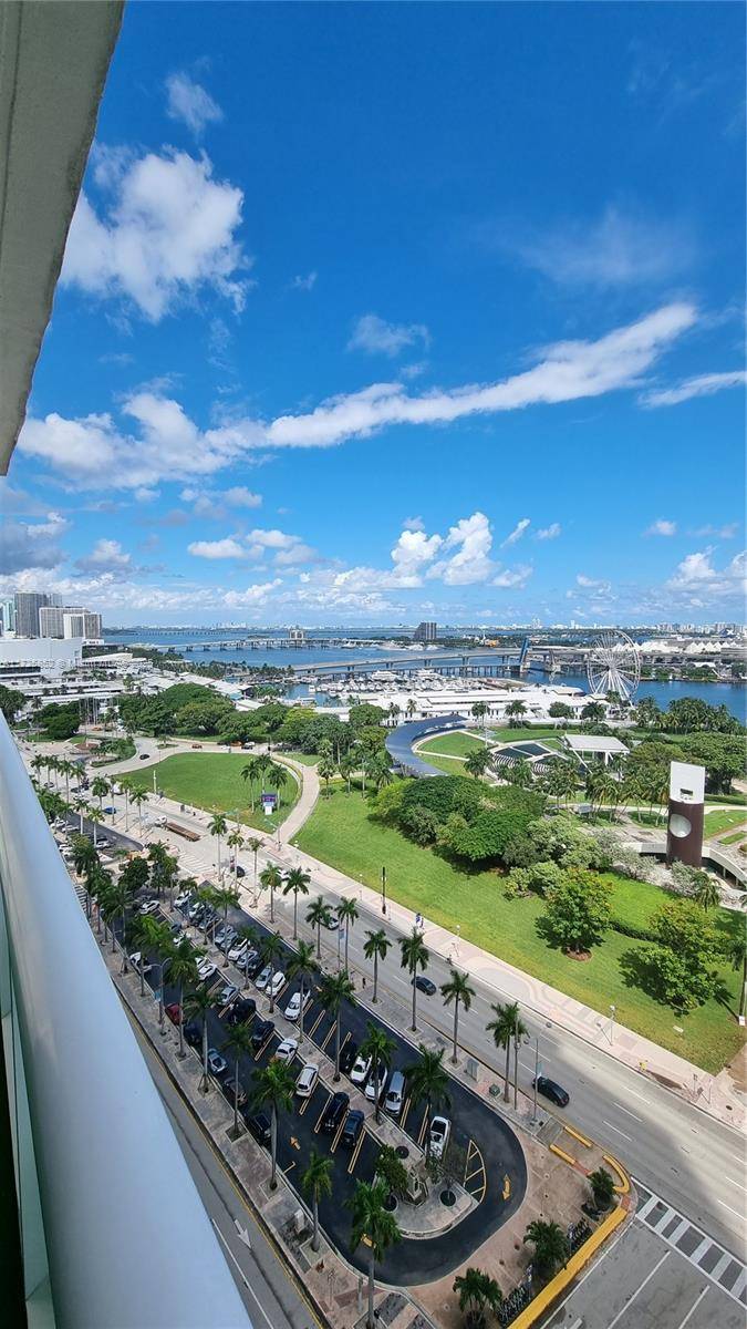 Miami, FL 33132,50 Biscayne Blvd #1902