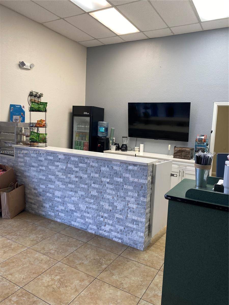 Davie, FL 33024,6950 Stirling Rd