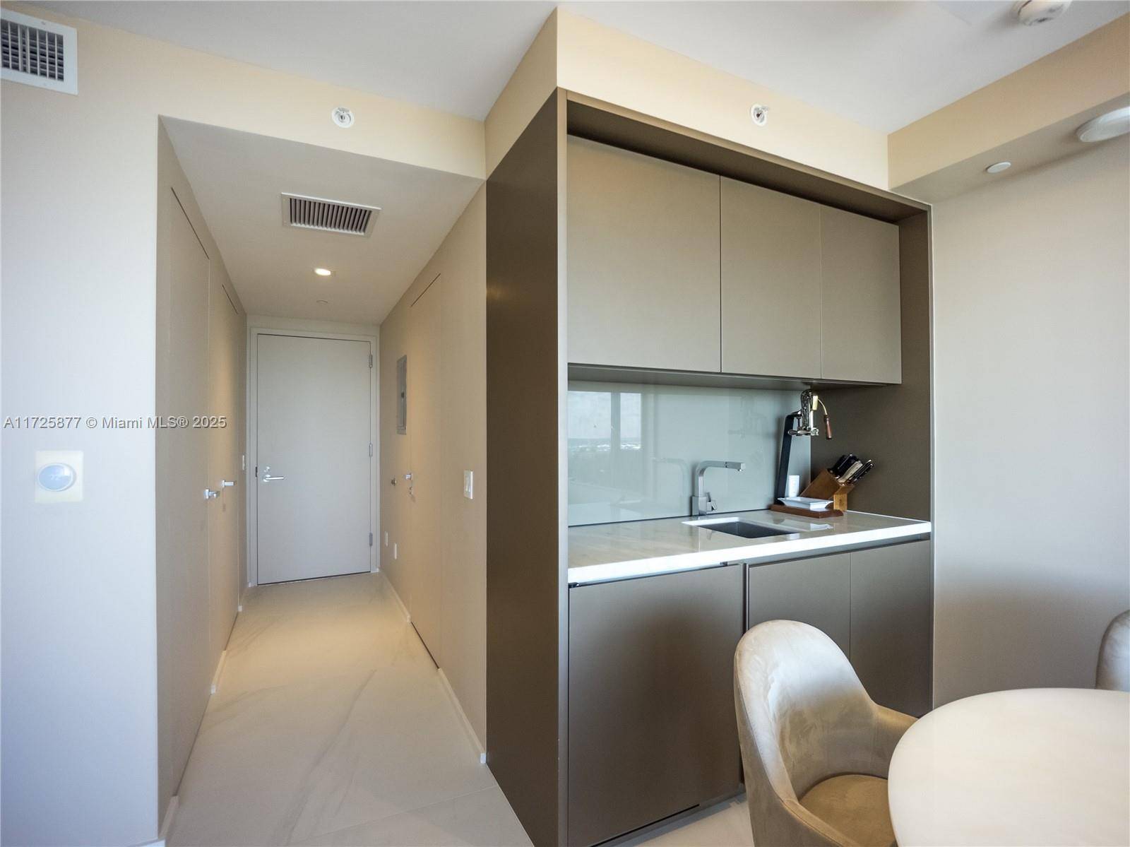 Sunny Isles Beach, FL 33160,18975 Collins Ave #14