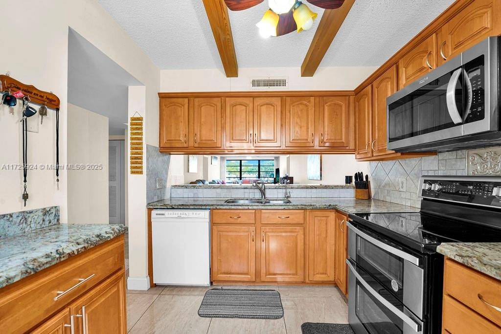 Boca Raton, FL 33433,6049 Balboa Cir #203