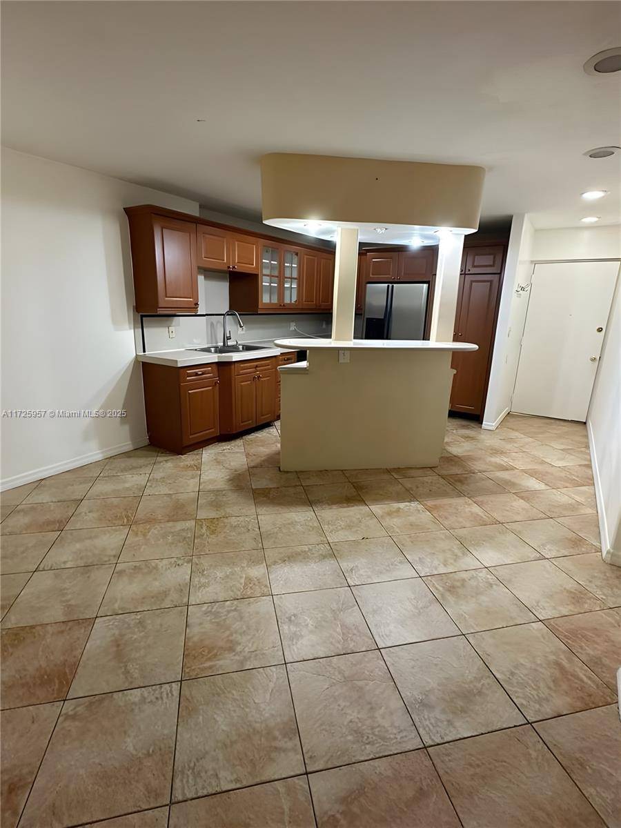 North Miami, FL 33161,11925 NE 2nd Ave #B317