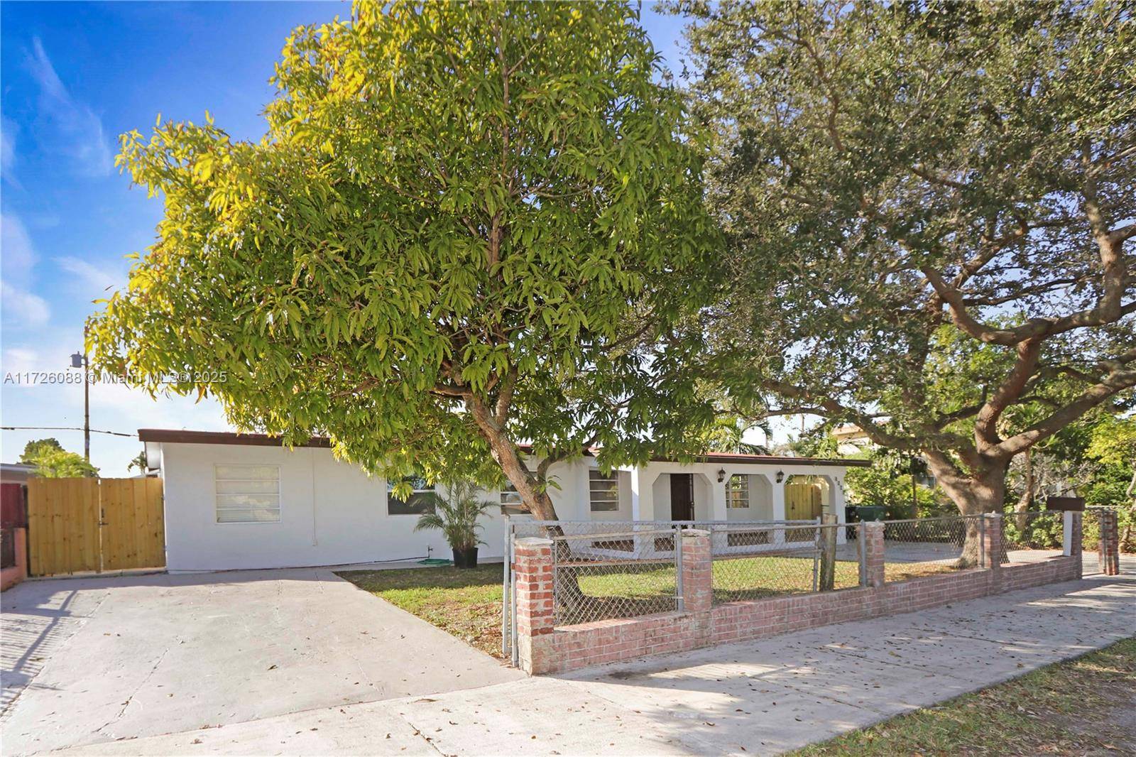 Miami, FL 33165,9320 SW 43rd St