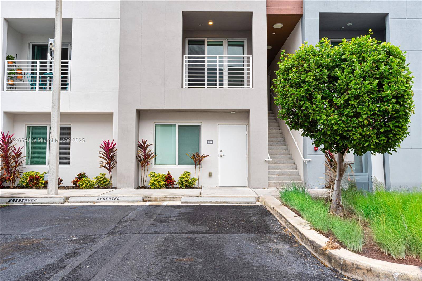 Miami, FL 33180,2555 NE 193rd St #2102