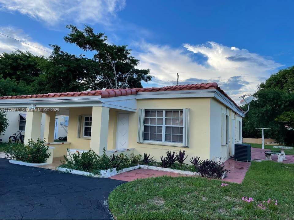 North Miami Beach, FL 33162,1223 NE 181st St