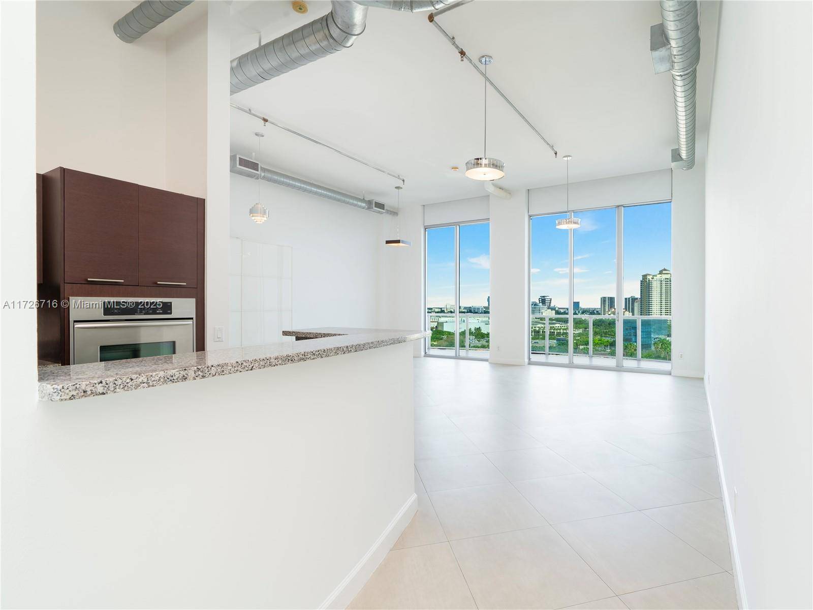 Aventura, FL 33180,3029 NE 188th St #PH18