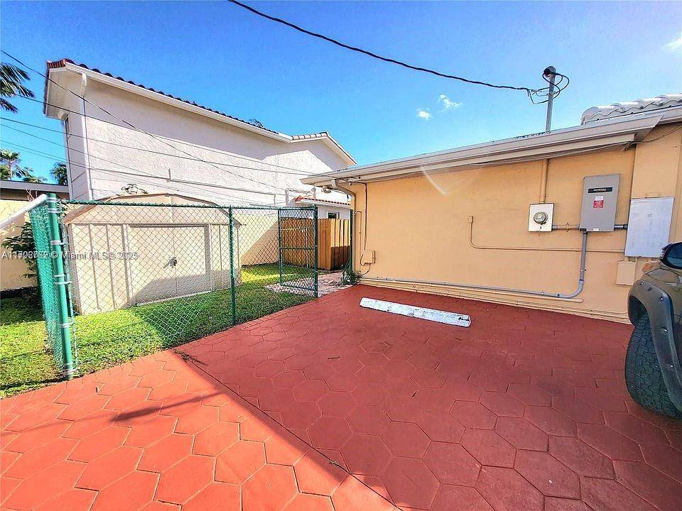 Hollywood, FL 33019,215 S 12th Ave #Back