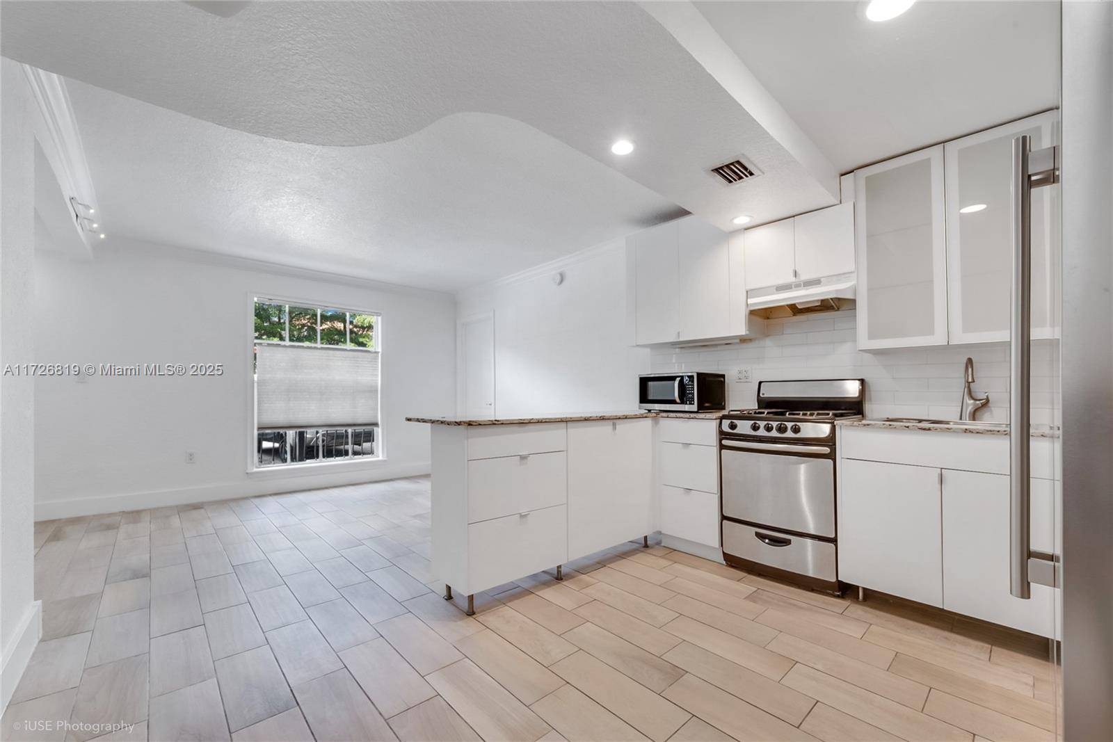 Miami, FL 33133,3245 Virginia St #21