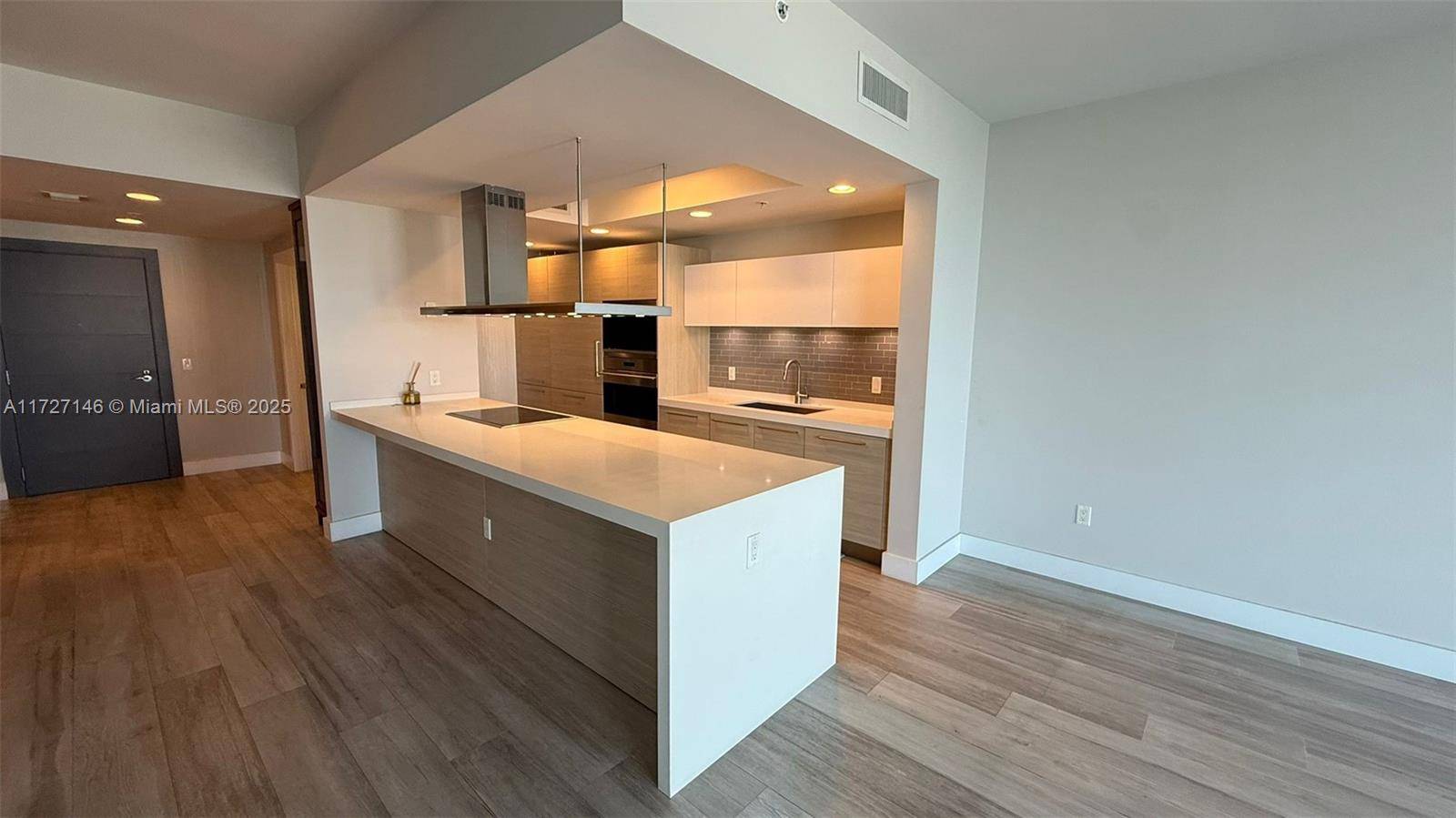 North Miami Beach, FL 33160,17301 Biscayne Blvd #1106