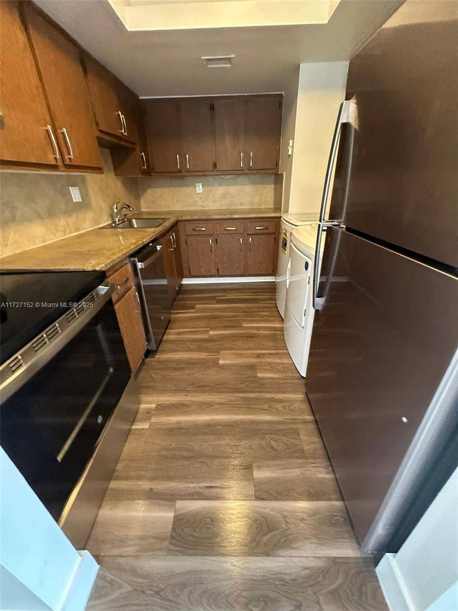 Lauderhill, FL 33313,2140 NW 57th Ave #13-E
