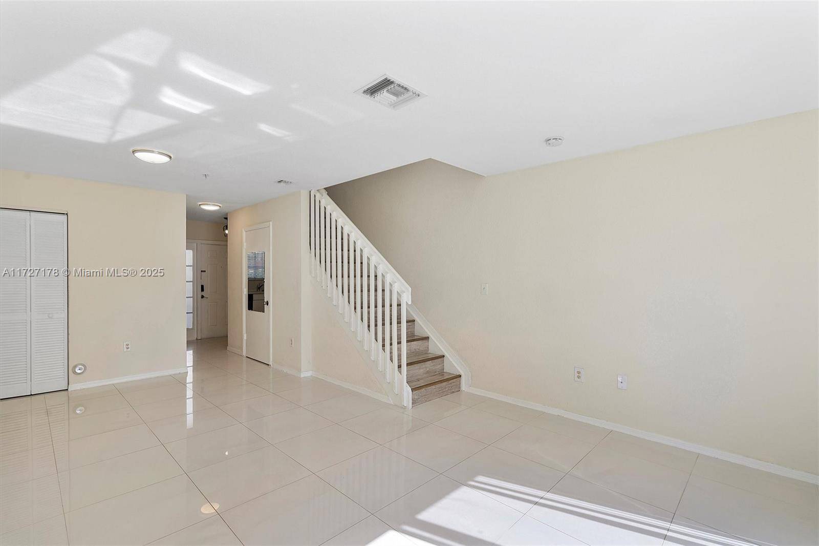 North Miami Beach, FL 33162,2052 NE 167th St #3-123