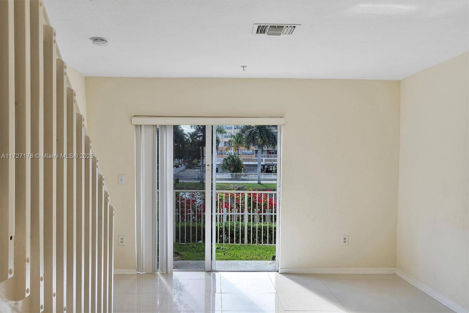North Miami Beach, FL 33162,2052 NE 167th St #3-123