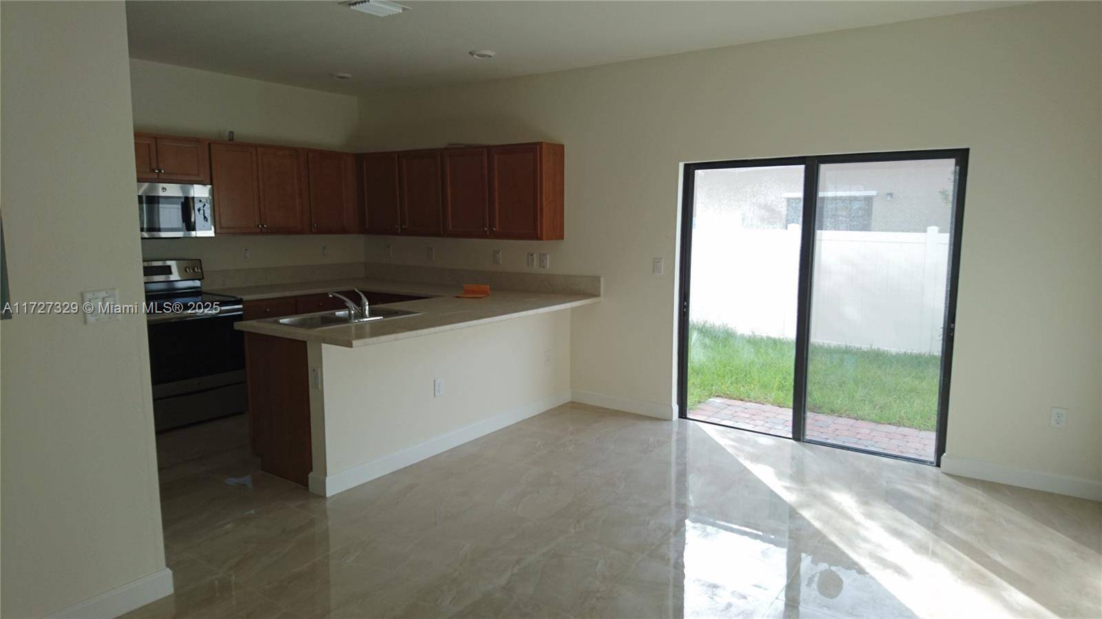 Hialeah, FL 33018,9270 W 33 LANE #9270