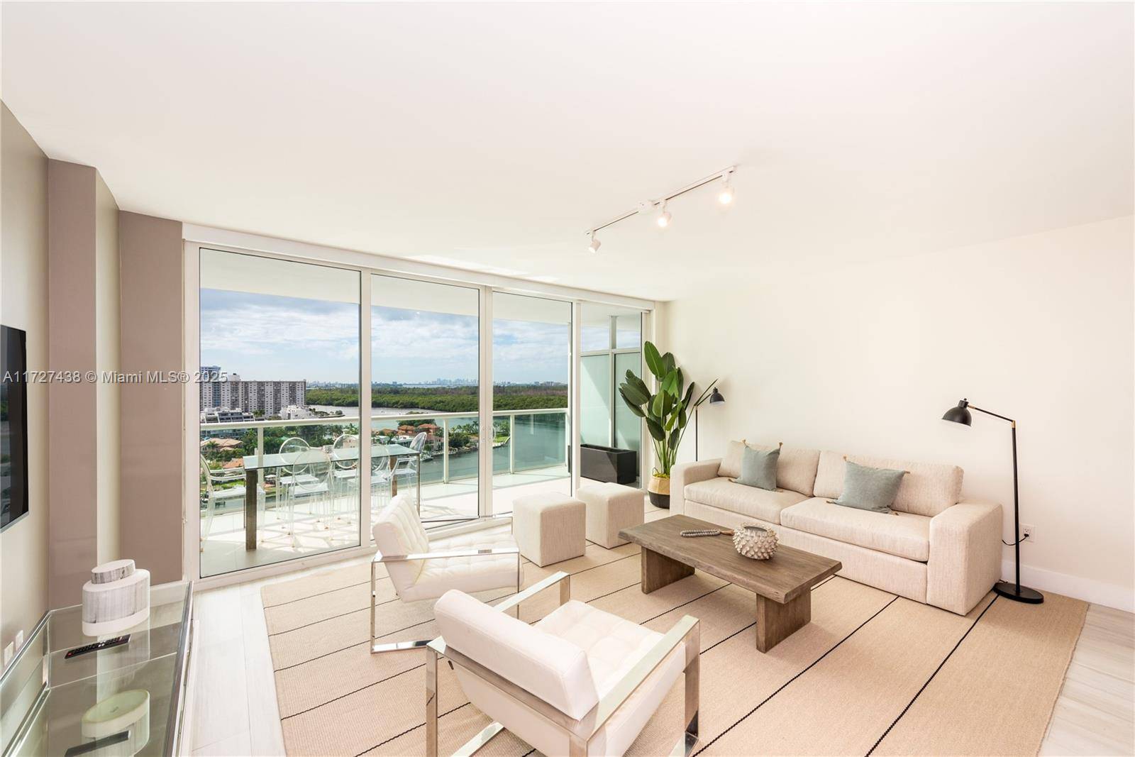 Sunny Isles Beach, FL 33160,400 Sunny Isles Blvd #1518