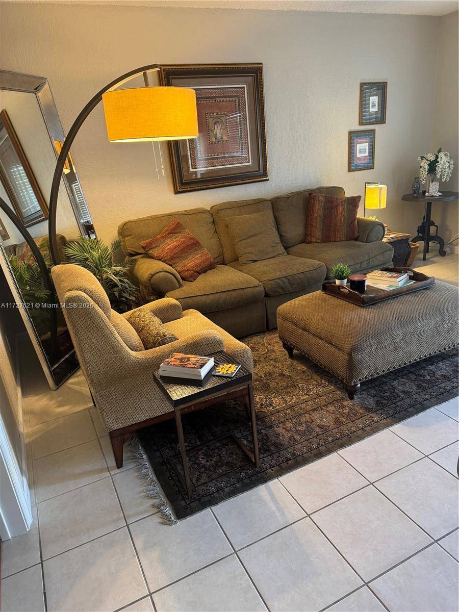 Wilton Manors, FL 33334,2660 NE 8th Ave #215