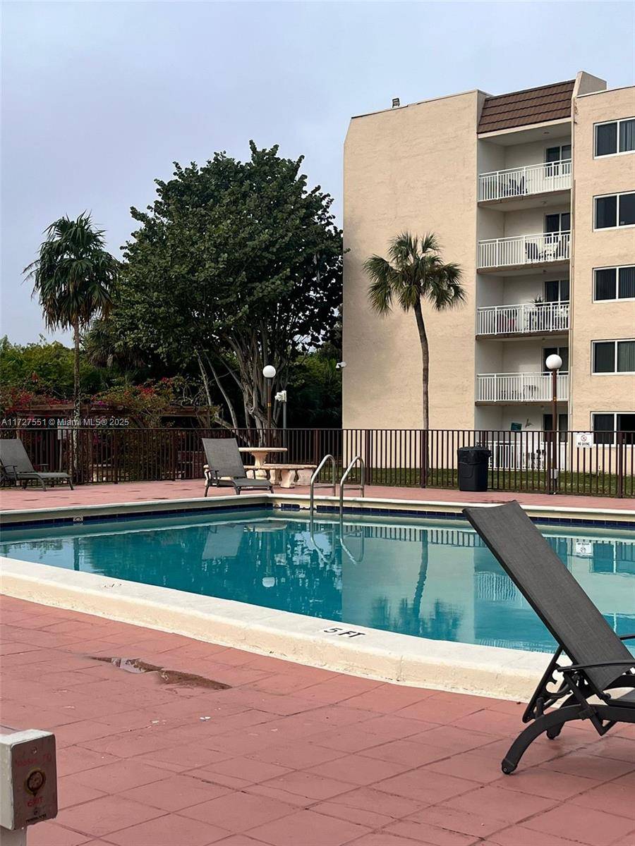 Hialeah, FL 33015,6940 Miami Gardens Dr #1-425