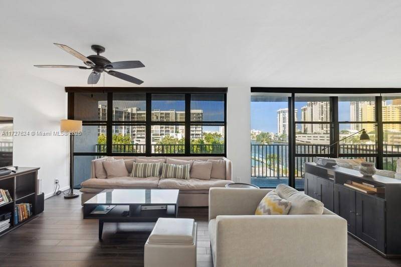 Hallandale Beach, FL 33009,800 Parkview Dr #421