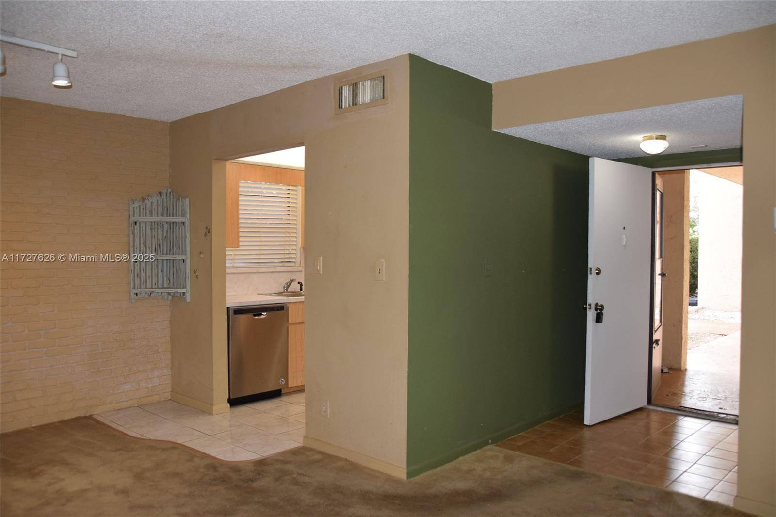 Plantation, FL 33324,200 Jacaranda Country Club Dr #6A