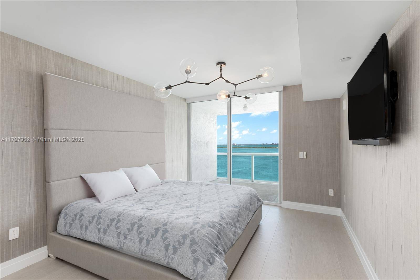 Miami Beach, FL 33139,10 Venetian Way #1903