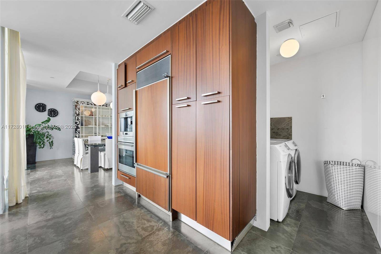 Sunny Isles Beach, FL 33160,15811 Collins Ave #2904