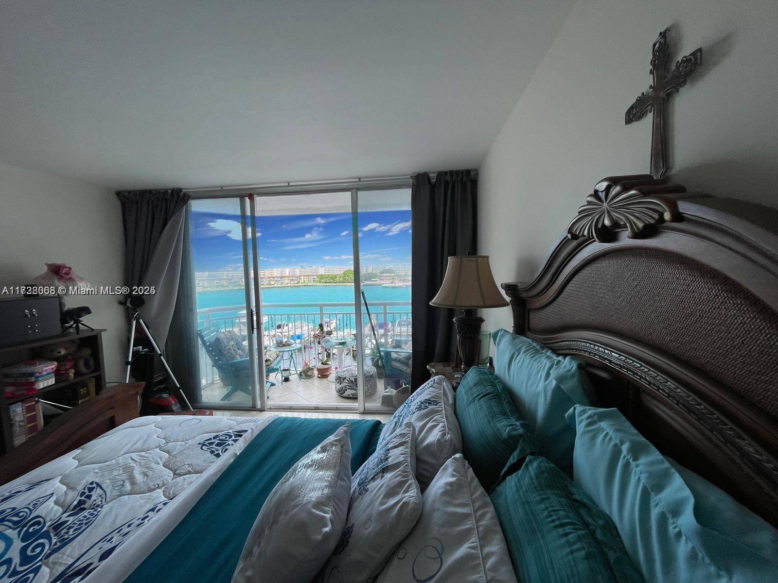 Aventura, FL 33160,18081 Biscayne Blvd #505