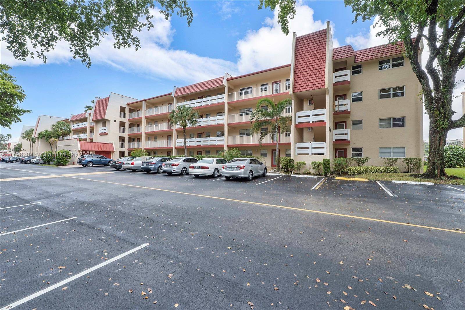 Margate, FL 33063,1030 Country Club Dr #407