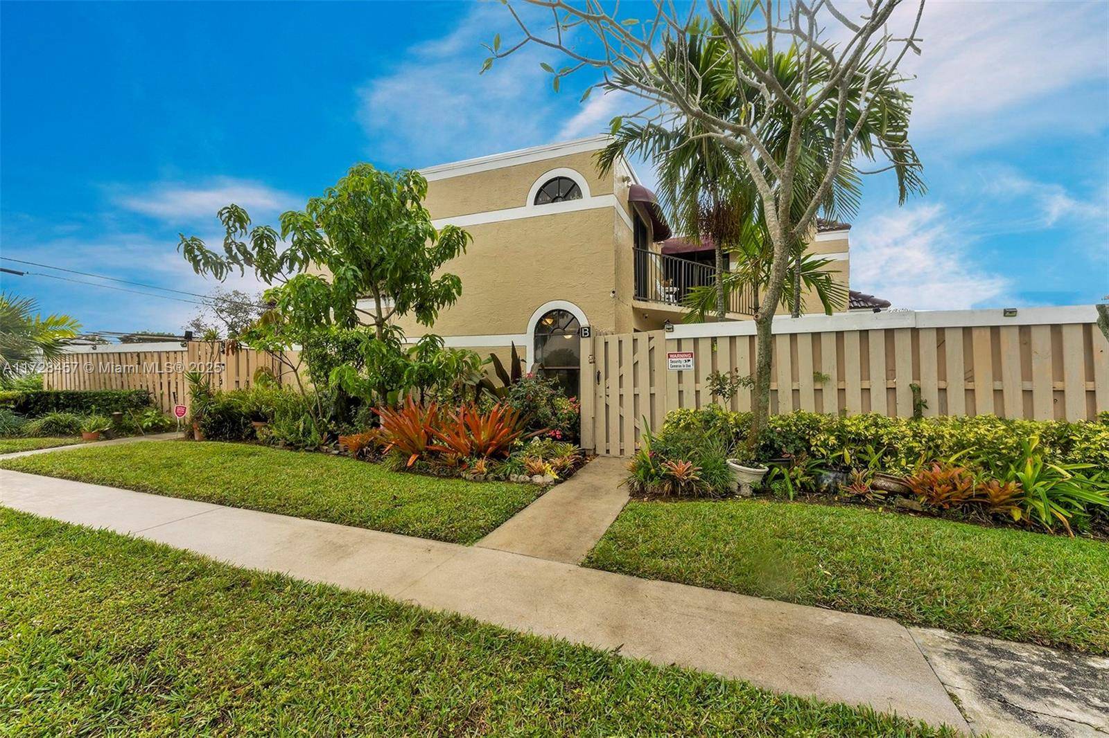 Delray Beach, FL 33445,3930 Village Dr #B