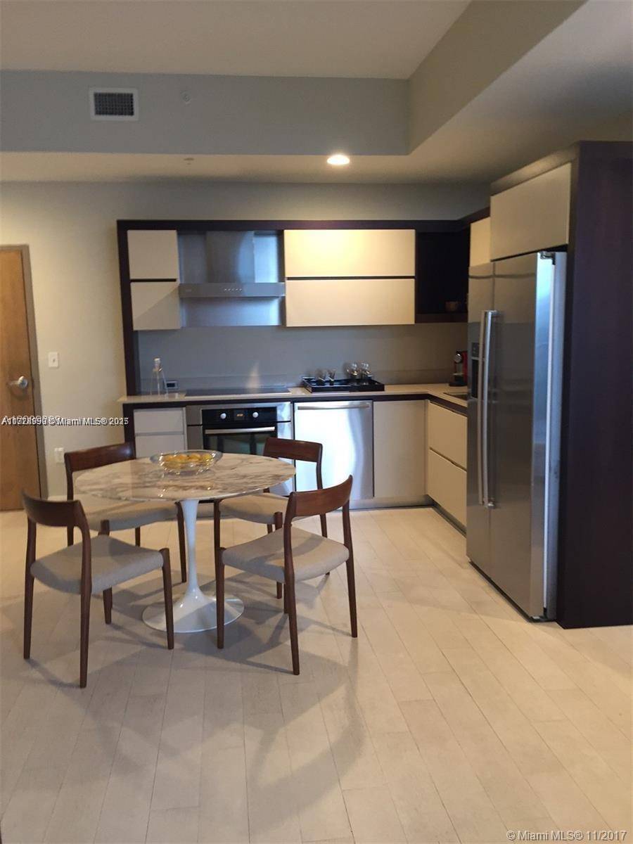 Miami Beach, FL 33139,2100 Park Ave #212