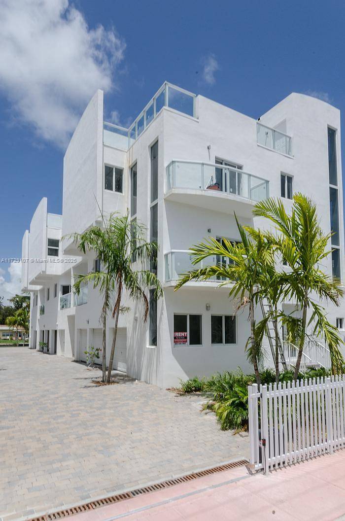 Miami Beach, FL 33141,1975 Calais Dr #5