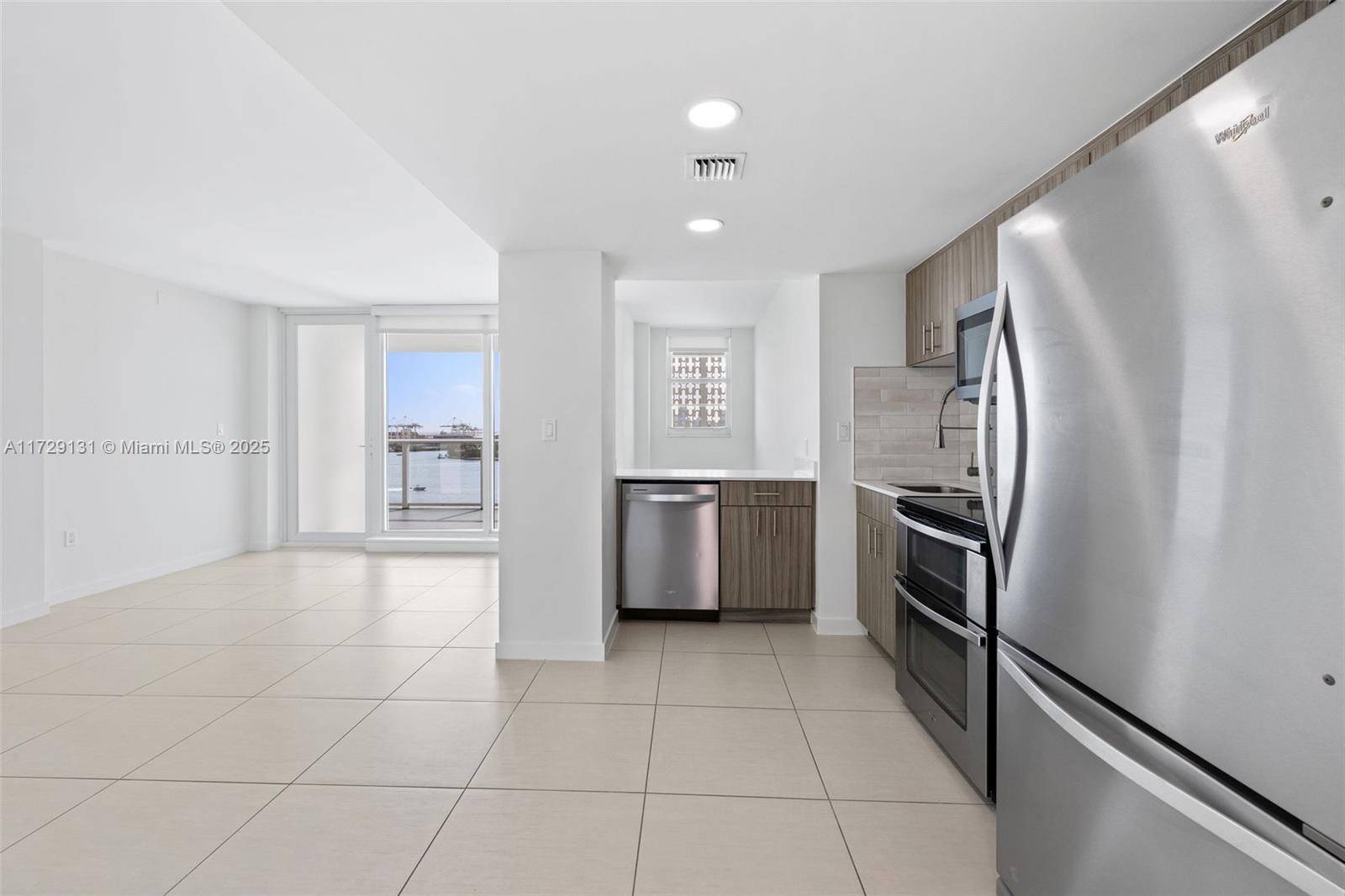 Miami Beach, FL 33139,910 West Ave #1516