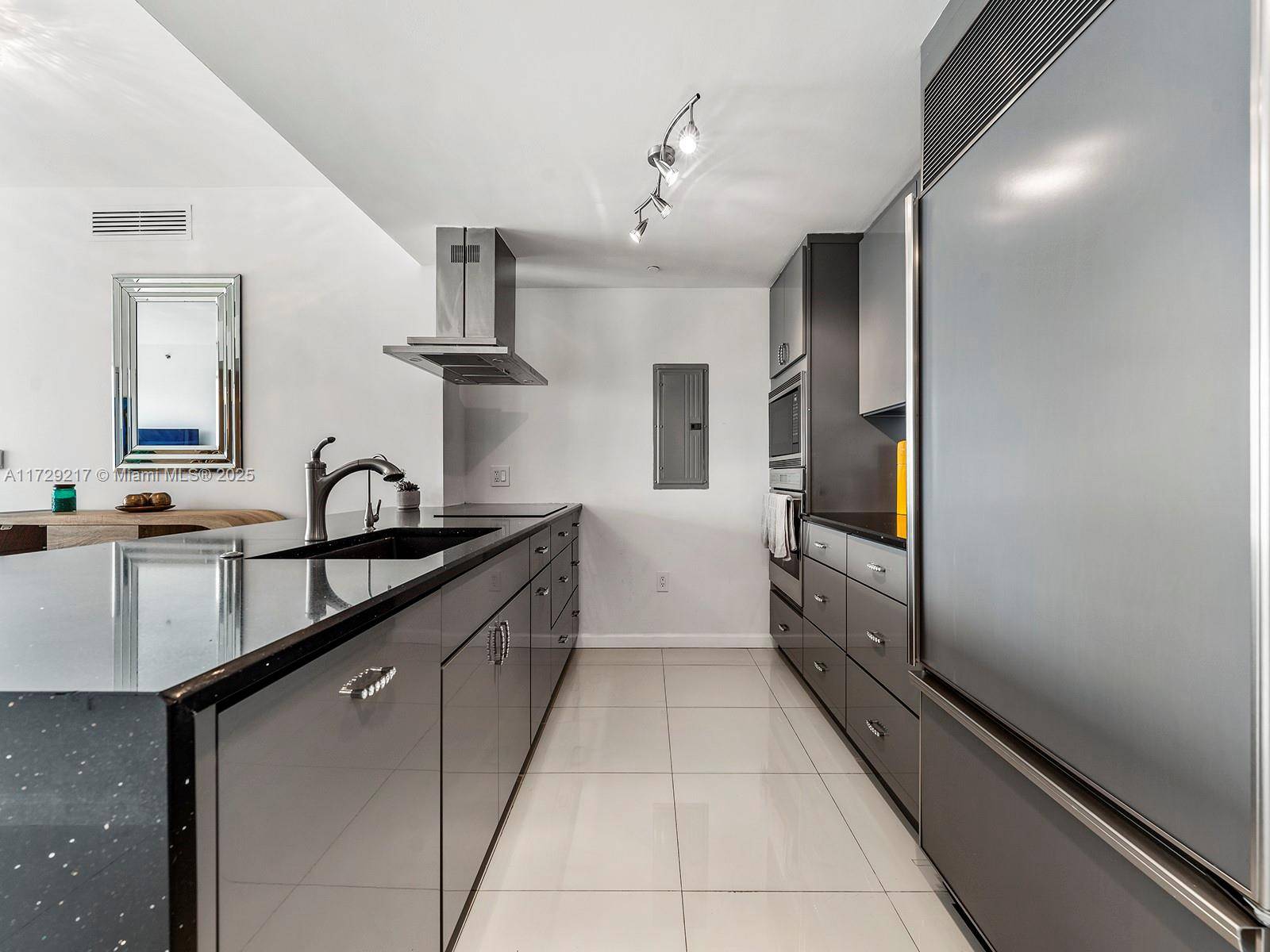 Miami, FL 33131,495 Brickell Ave #5203