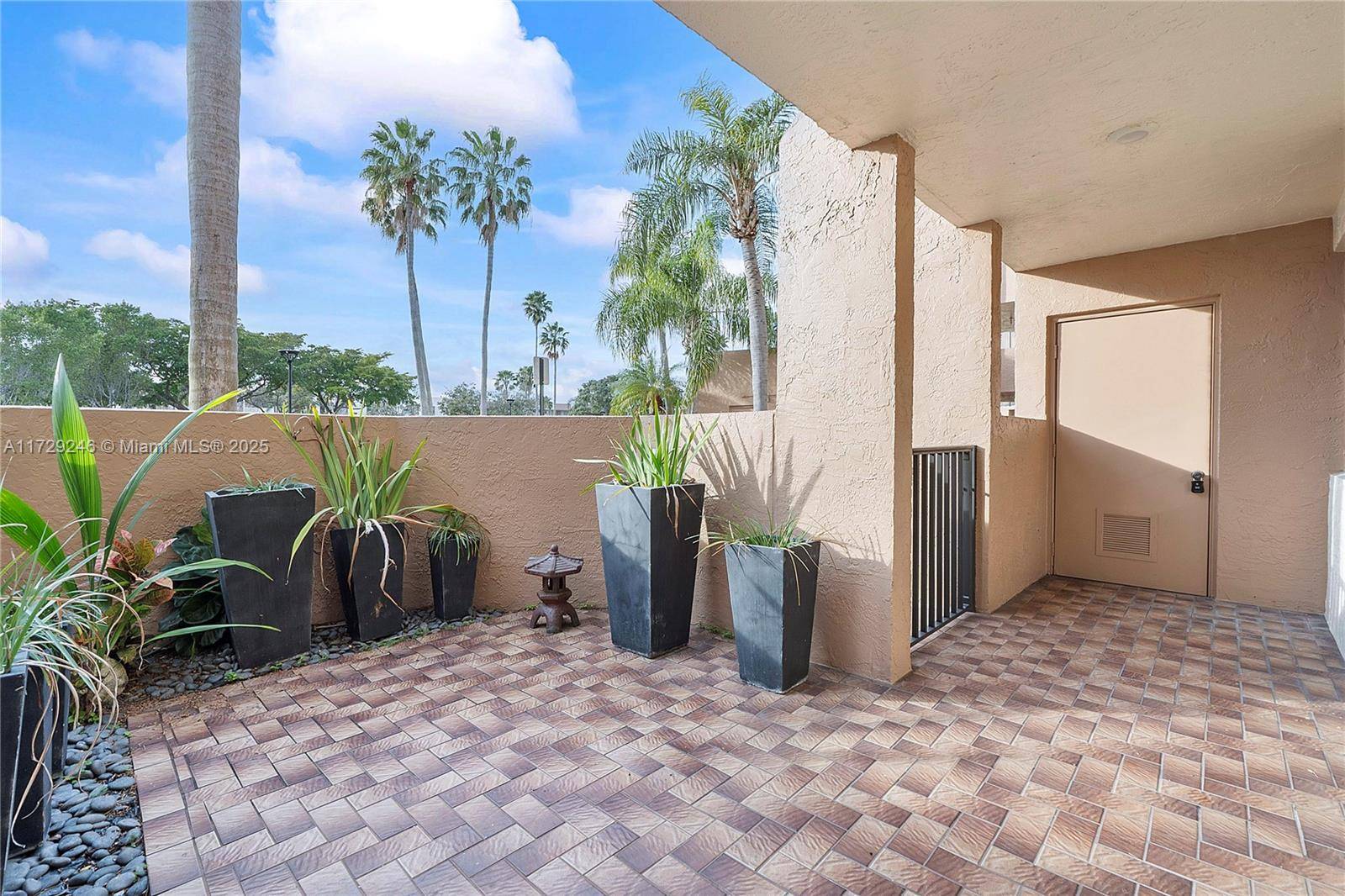 Tamarac, FL 33321,7518 Fairfax Dr #110