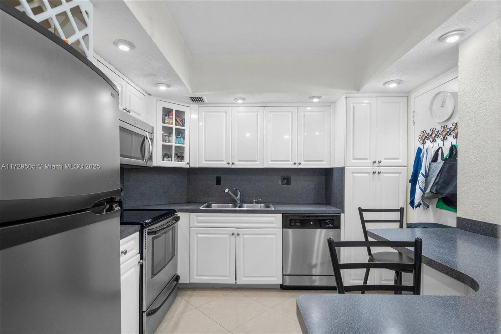 Sunny Isles Beach, FL 33160,300 Bayview Dr #1707
