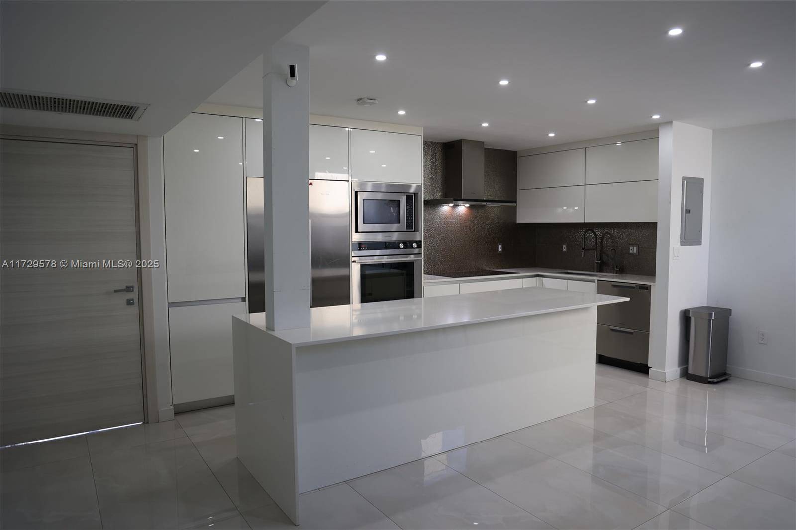 Aventura, FL 33180,20291 NE 30th Ave #PH24