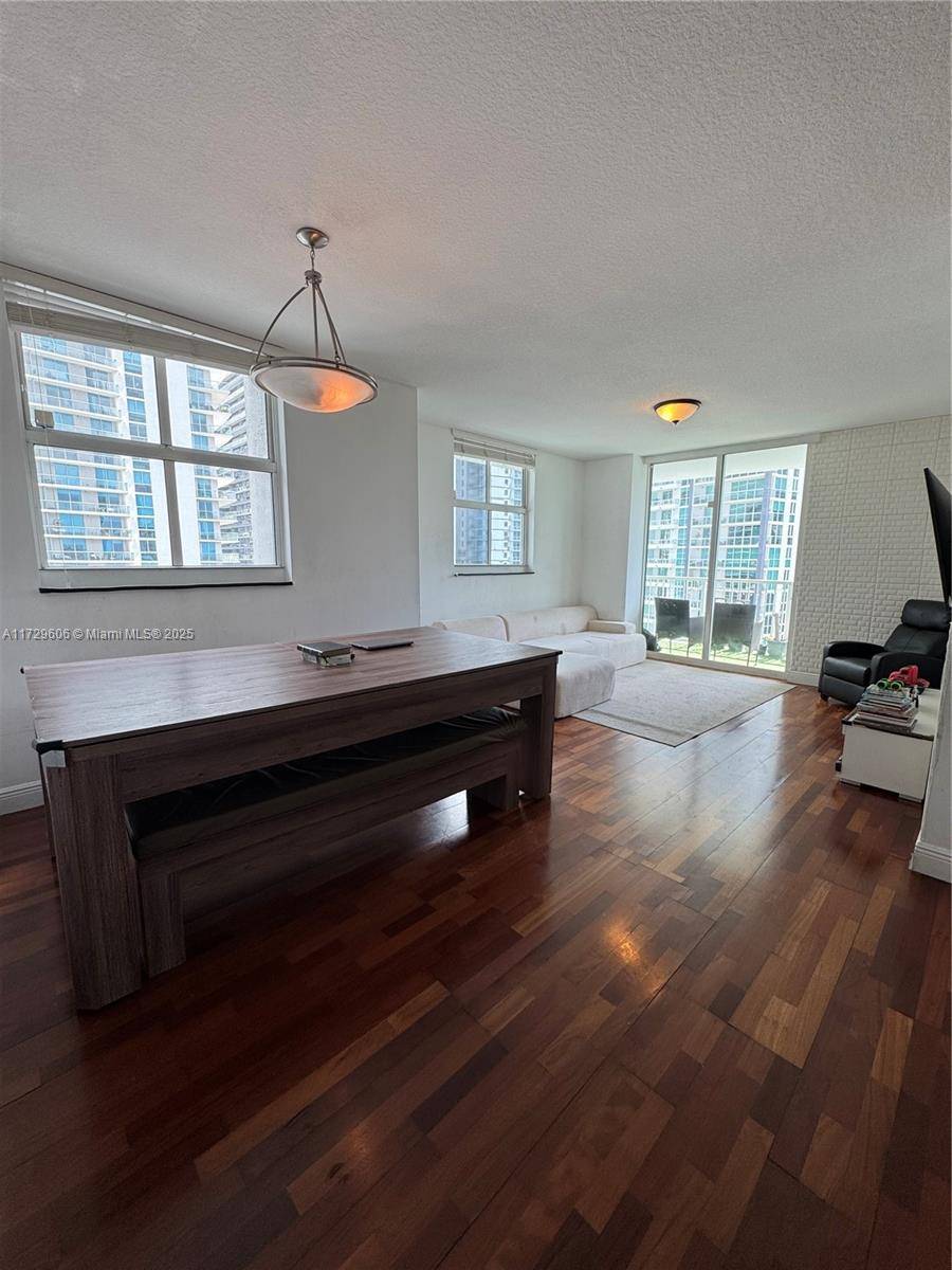 Miami, FL 33130,1250 S Miami Ave #2214