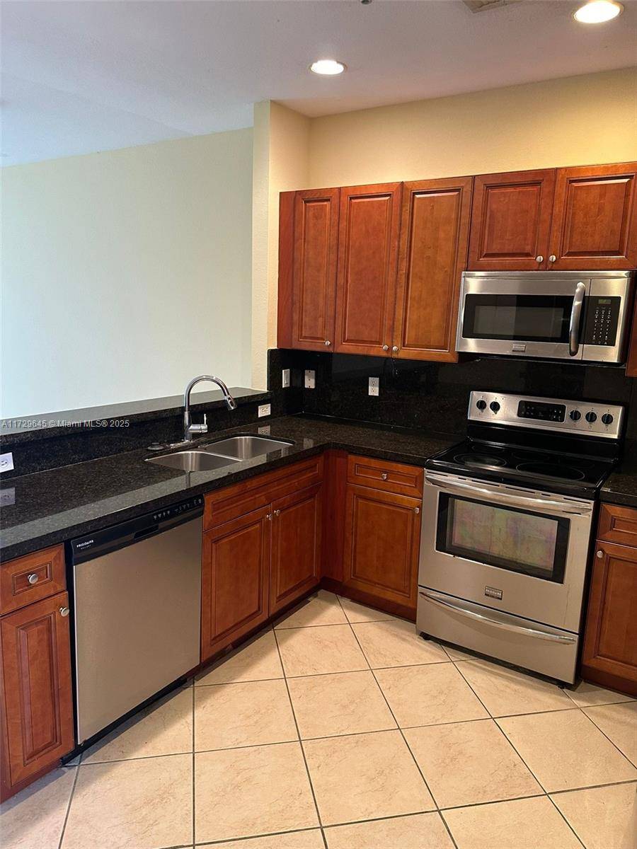 Lauderhill, FL 33311,3593 NW 13th St #3593