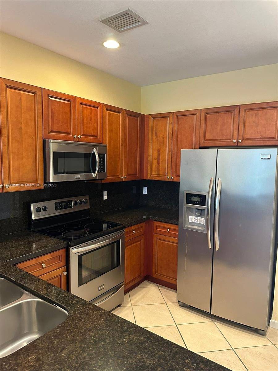 Lauderhill, FL 33311,3593 NW 13th St #3593