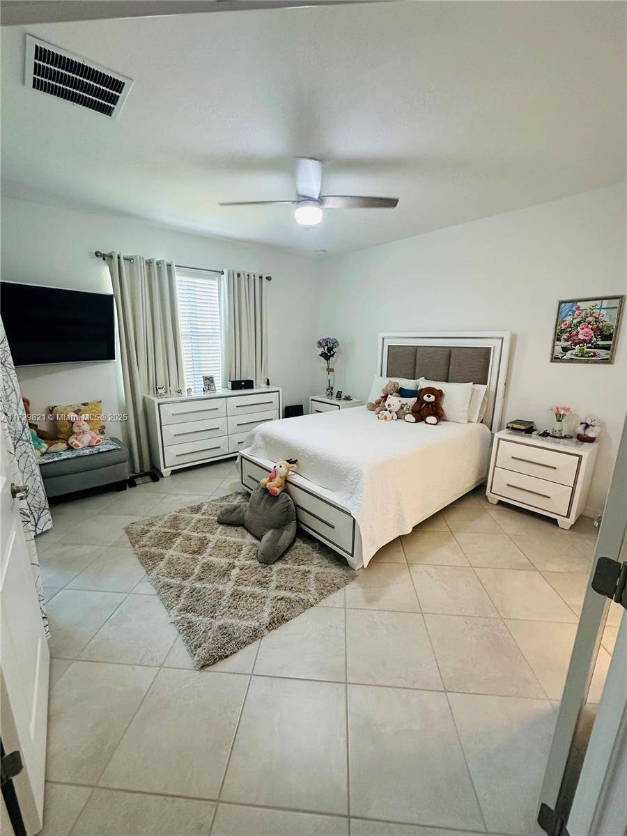 Naples, FL 33120,2617 VINE AVE