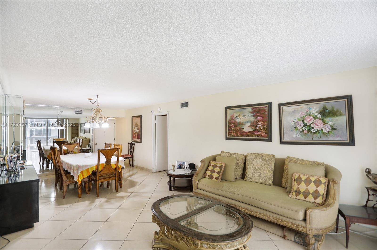 Miami Beach, FL 33140,6039 Collins Ave #607